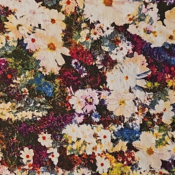 NWOT Guess Size M top in flower print - Picture 4 of 4